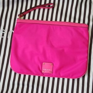 Henri bendel pouch